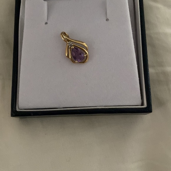 Selling 9 ct pear shaped pendant from prouds - Picture 2 of 2